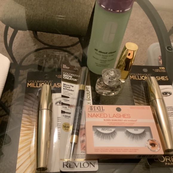 Travel bag with 3 zippered compartments perfect for college bound! - Picture 3 of 6